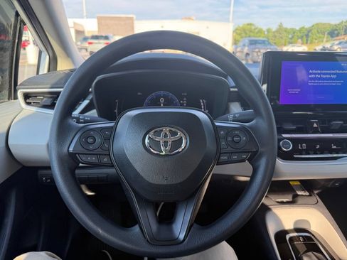 Used 2026 Toyota Corolla LE w/ LE Premium Package FWD image 11