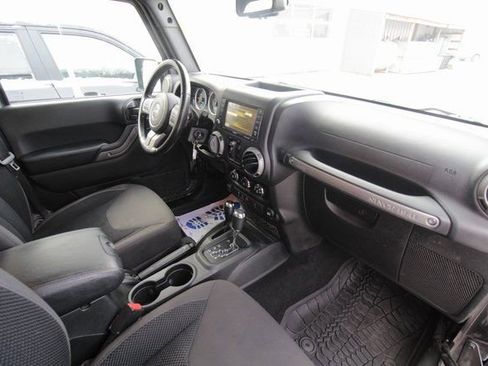 Used 2017 Jeep Wrangler Unlimited Sport image 28