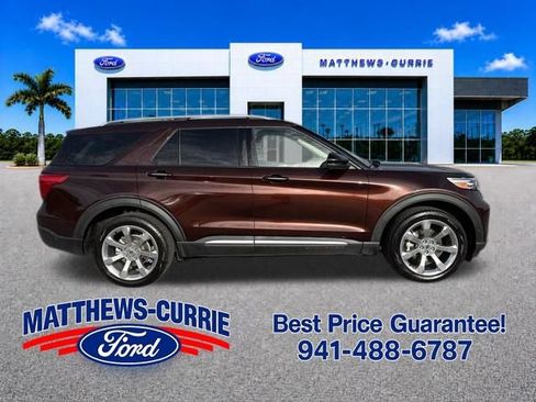 Certified 2020 Ford Explorer Platinum w/ Premium Technology Package AWD/4WD image 3