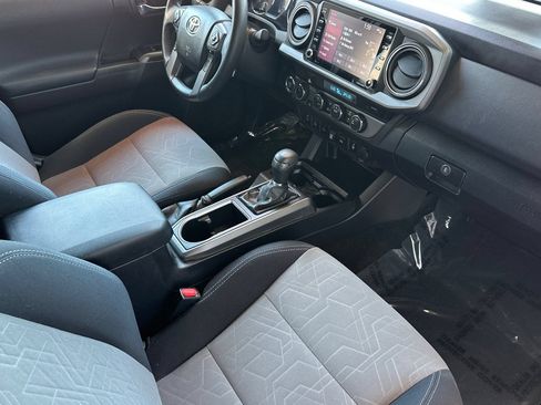 Used 2022 Toyota Tacoma TRD Off-Road w/ Technology Package AWD/4WD image 17