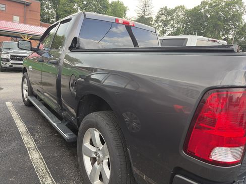 Used 2018 RAM 1500 Express AWD/4WD image 8