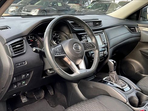 Used 2018 Nissan Rogue SV image 15