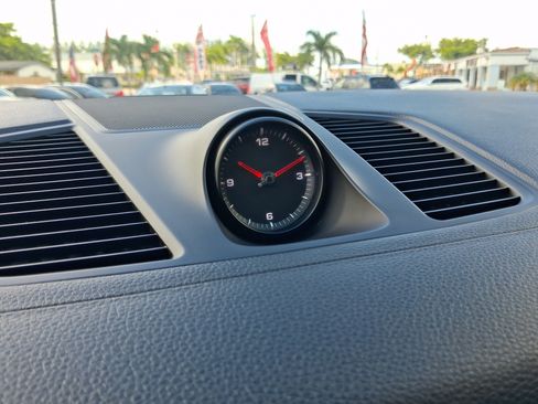 Used 2019 Porsche Cayenne AWD/4WD image 19