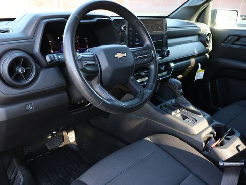 Used 2023 Chevrolet Colorado W/T image 3