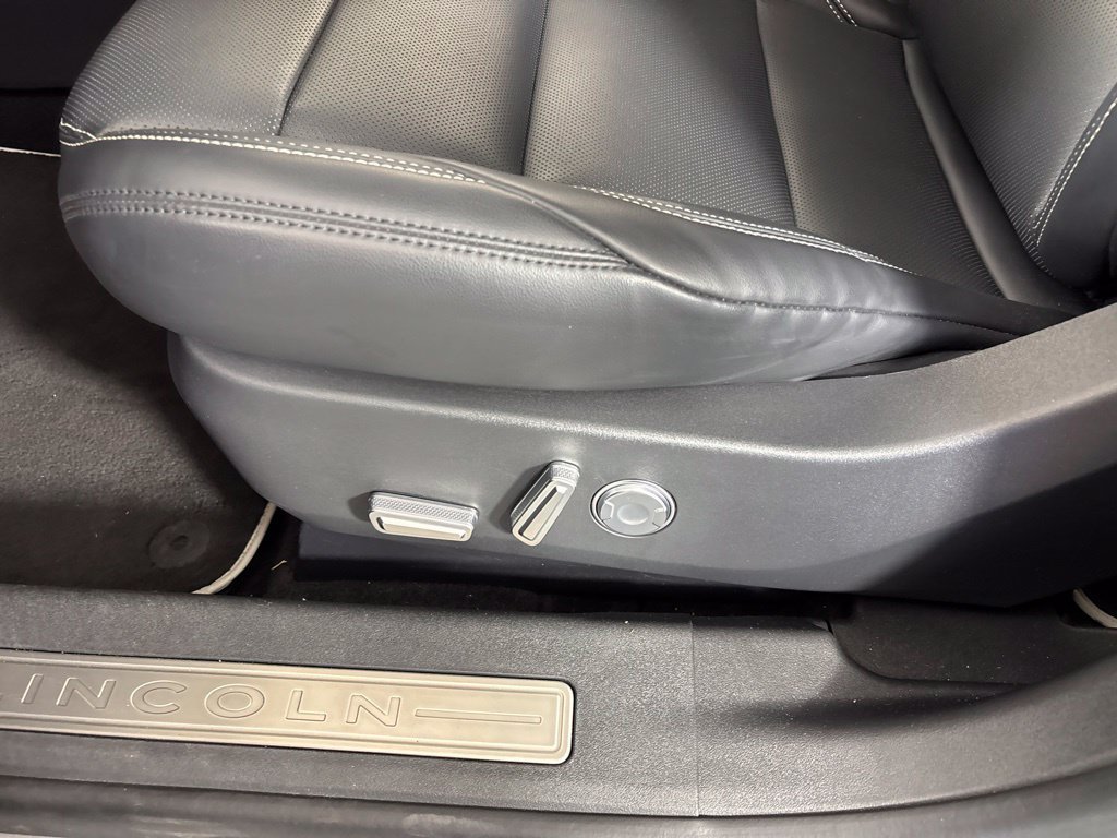 Used 2025 Lincoln Nautilus Premier AWD/4WD image 22