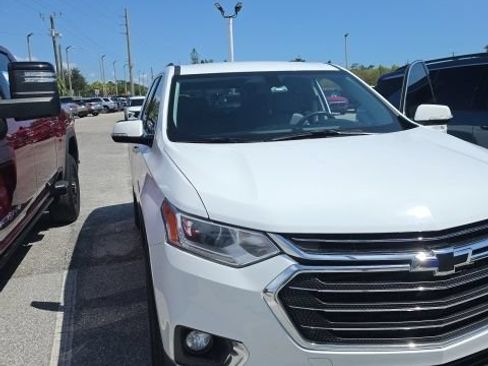 Used 2019 Chevrolet Traverse LT FWD image 2
