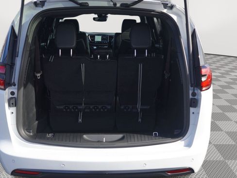New 2026 Chrysler Pacifica Limited w/ S Appearance Package image 6
