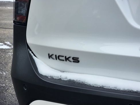 Used 2025 Nissan Kicks SR w/ SR Premium Package image 12