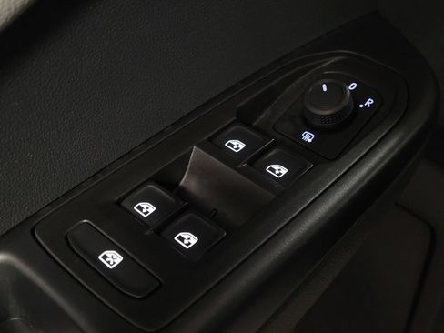 Used 2023 Volkswagen Taos SE w/ Panoramic Sunroof Package FWD image 27