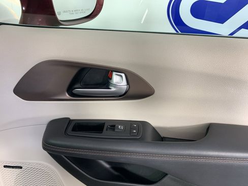 Used 2017 Chrysler Pacifica Touring-L Plus w/ Advanced Safetytec Group image 38