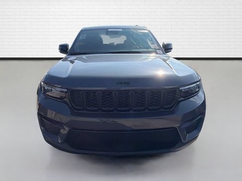 Used 2025 Jeep Grand Cherokee Altitude AWD/4WD image 2