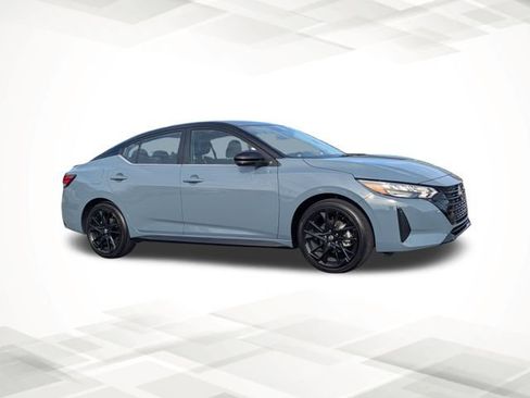 Used 2025 Nissan Sentra SR w/ Midnight Edition image 2