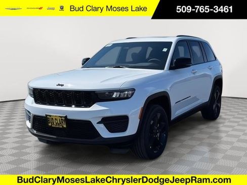 New 2025 Jeep Grand Cherokee Altitude w/ Trailer Tow Package AWD/4WD image 1