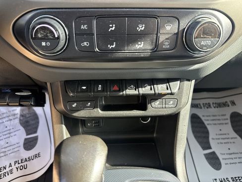 Used 2022 Chevrolet Colorado Z71 image 23