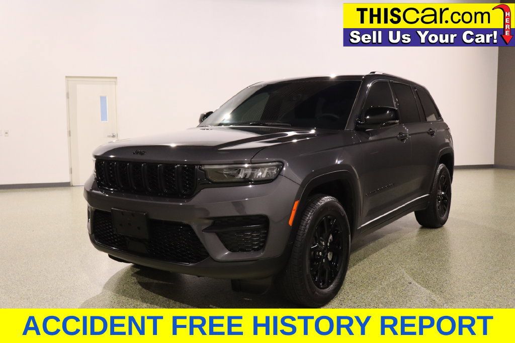Used 2025 Jeep Grand Cherokee Laredo RWD image 4