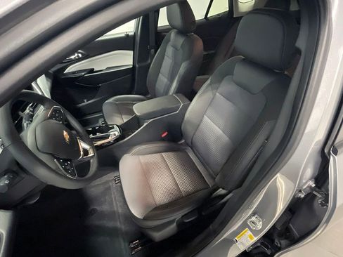 Used 2025 Chevrolet Trax LT w/ LT Convenience Package image 20