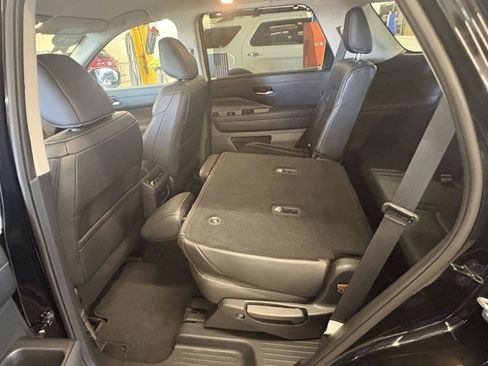 Used 2025 Nissan Pathfinder SL FWD image 26
