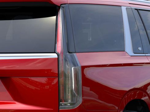 Used 2024 Cadillac Escalade ESV Premium Luxury image 11