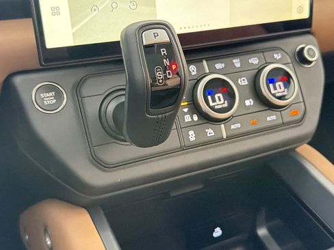 New 2026 Land Rover Defender 110 X-Dynamic SE AWD/4WD image 18