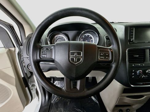 Used 2018 Dodge Grand Caravan SE w/ UConnect Hands-Free Group FWD image 13