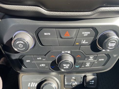 Used 2023 Jeep Renegade Altitude image 26