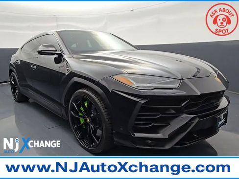 Used 2022 Lamborghini Urus AWD/4WD image 1
