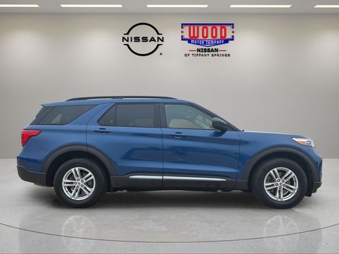 Used 2020 Ford Explorer XLT AWD/4WD image 2