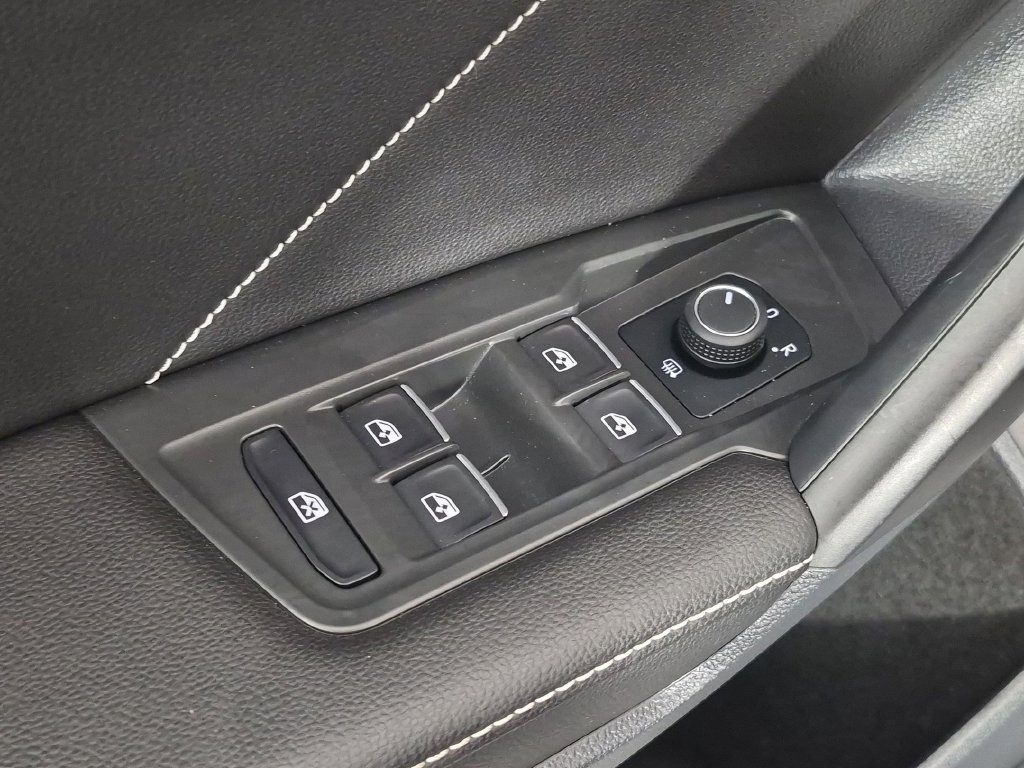 Used 2023 Volkswagen Tiguan SE R-Line FWD image 14