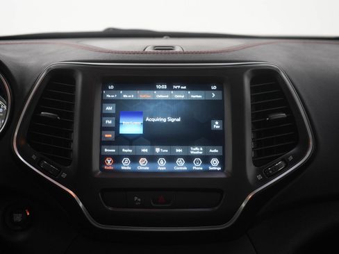 Used 2020 Jeep Cherokee Trailhawk w/ Comfort/Convenience Group AWD/4WD image 15