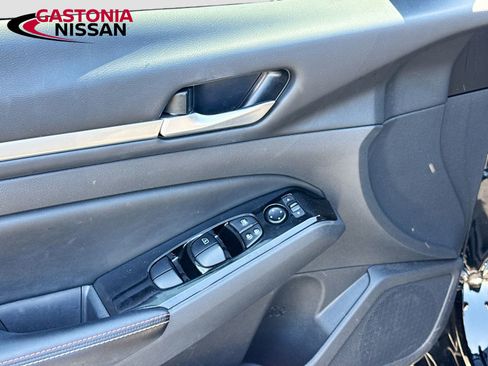 Used 2024 Nissan Altima 2.5 SR w/ SR Premium Package image 19