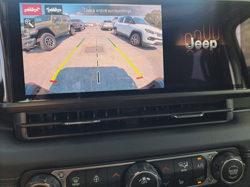 New 2025 Jeep Gladiator Mojave image 11