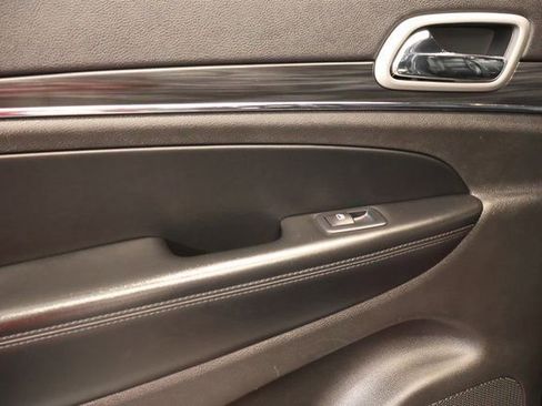 Used 2020 Jeep Grand Cherokee Limited w/ Luxury Group II image 30