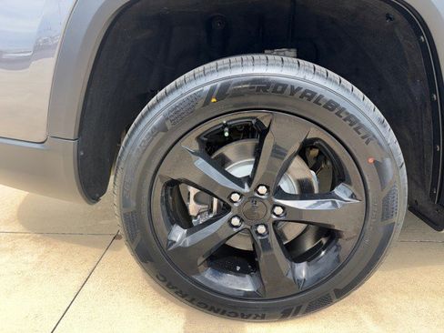 Used 2021 Jeep Grand Cherokee L Laredo RWD image 11