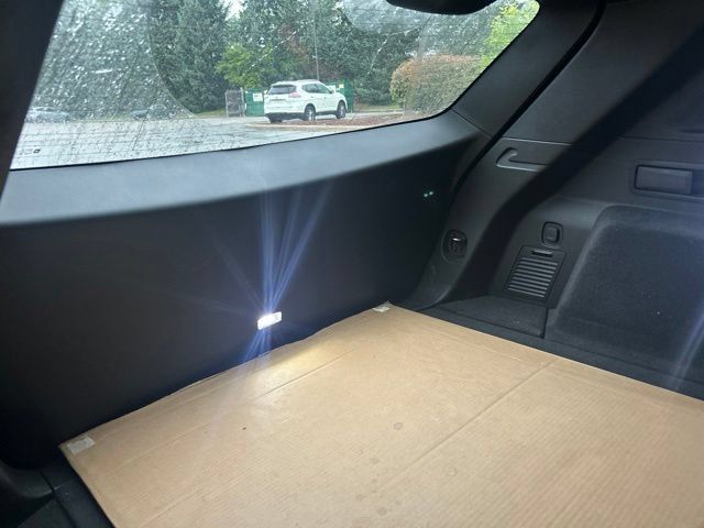 Used 2024 Cadillac XT5 Luxury w/ LPO, Floor Liner Package AWD/4WD image 9