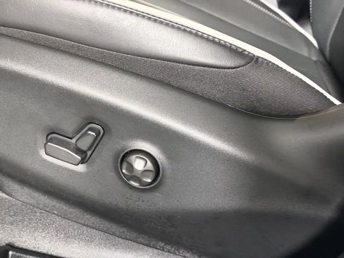 Used 2026 Chrysler Pacifica Limited FWD image 22