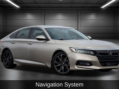Used 2018 Honda Accord Touring image 3
