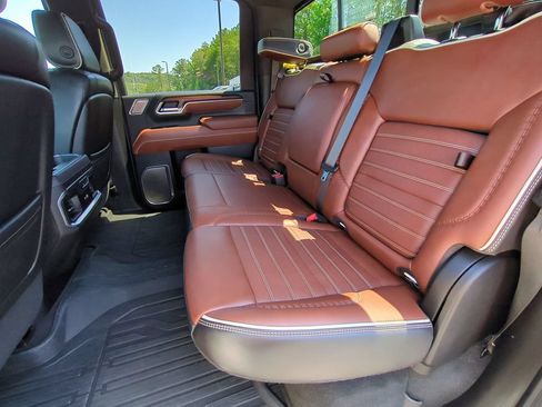 Used 2024 GMC Sierra 3500 Denali Ultimate AWD/4WD image 17