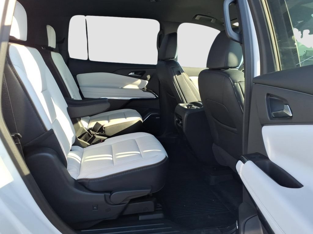 Used 2025 Chevrolet Traverse High Country w/ LPO, Floor Liner Package AWD/4WD image 12