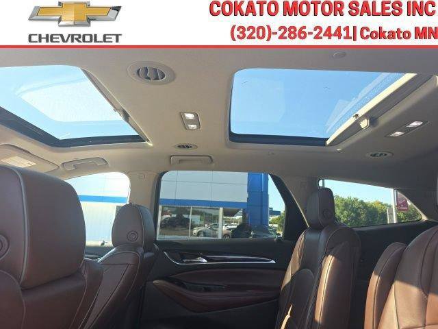 Used 2018 Buick Enclave Avenir w/ Avenir Technology Package AWD/4WD image 17