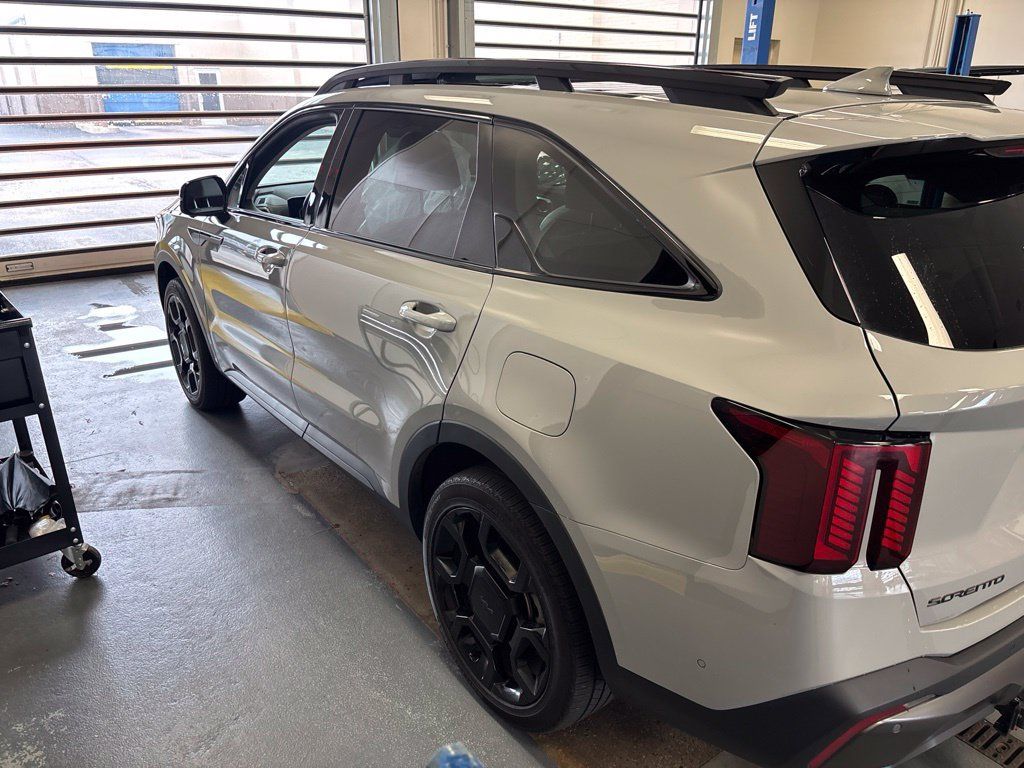 Used 2025 Kia Sorento SX AWD/4WD image 6