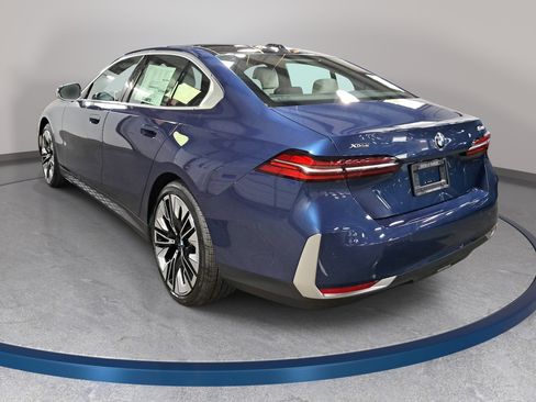 New 2026 BMW 530i xDrive w/ Premium Package AWD/4WD image 7