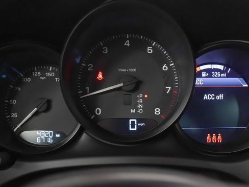 Used 2025 Porsche Macan image 26