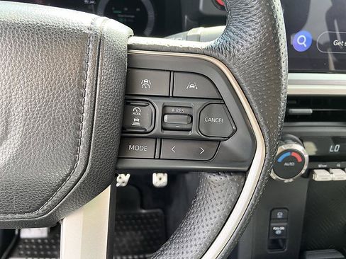 Used 2025 Toyota Tacoma TRD Sport AWD/4WD image 23