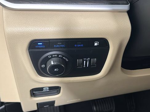 Used 2023 Jeep Grand Cherokee 4WD 4xe w/ Luxury Tech Group II image 24
