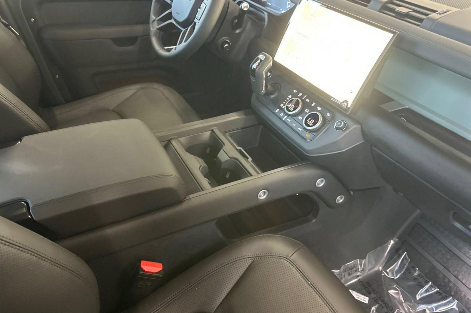 New 2026 Land Rover Defender 110 Trophy Edition AWD/4WD image 29