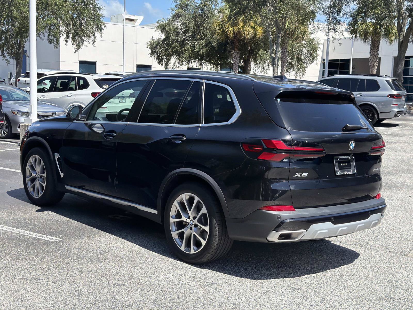 Used 2025 BMW X5 xDrive40i w/ Premium Package AWD/4WD image 6