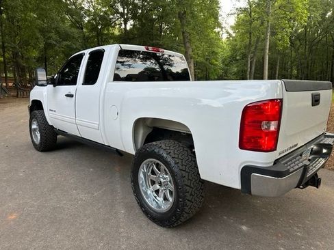 Used 2011 Chevrolet Silverado 2500 LT w/ Interior Plus Package RWD image 6