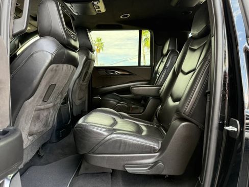 Used 2018 Cadillac Escalade ESV Platinum AWD/4WD image 46