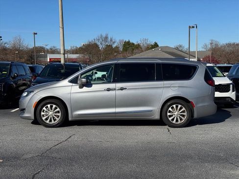 Used 2018 Chrysler Pacifica Touring-L Plus w/ Advanced Safetytec Group image 6