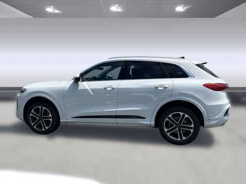 Used 2025 Audi Q5 Premium Plus w/ Premium Plus AWD/4WD image 2
